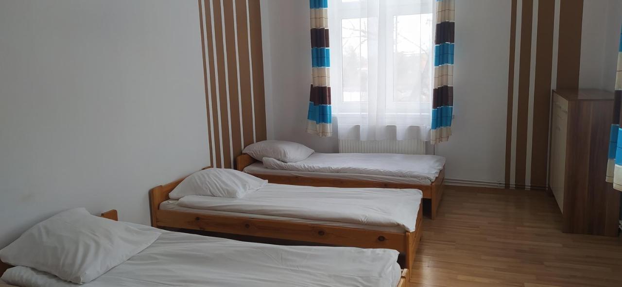 Feniks Pokoje Goscinne Malbork Quarto foto